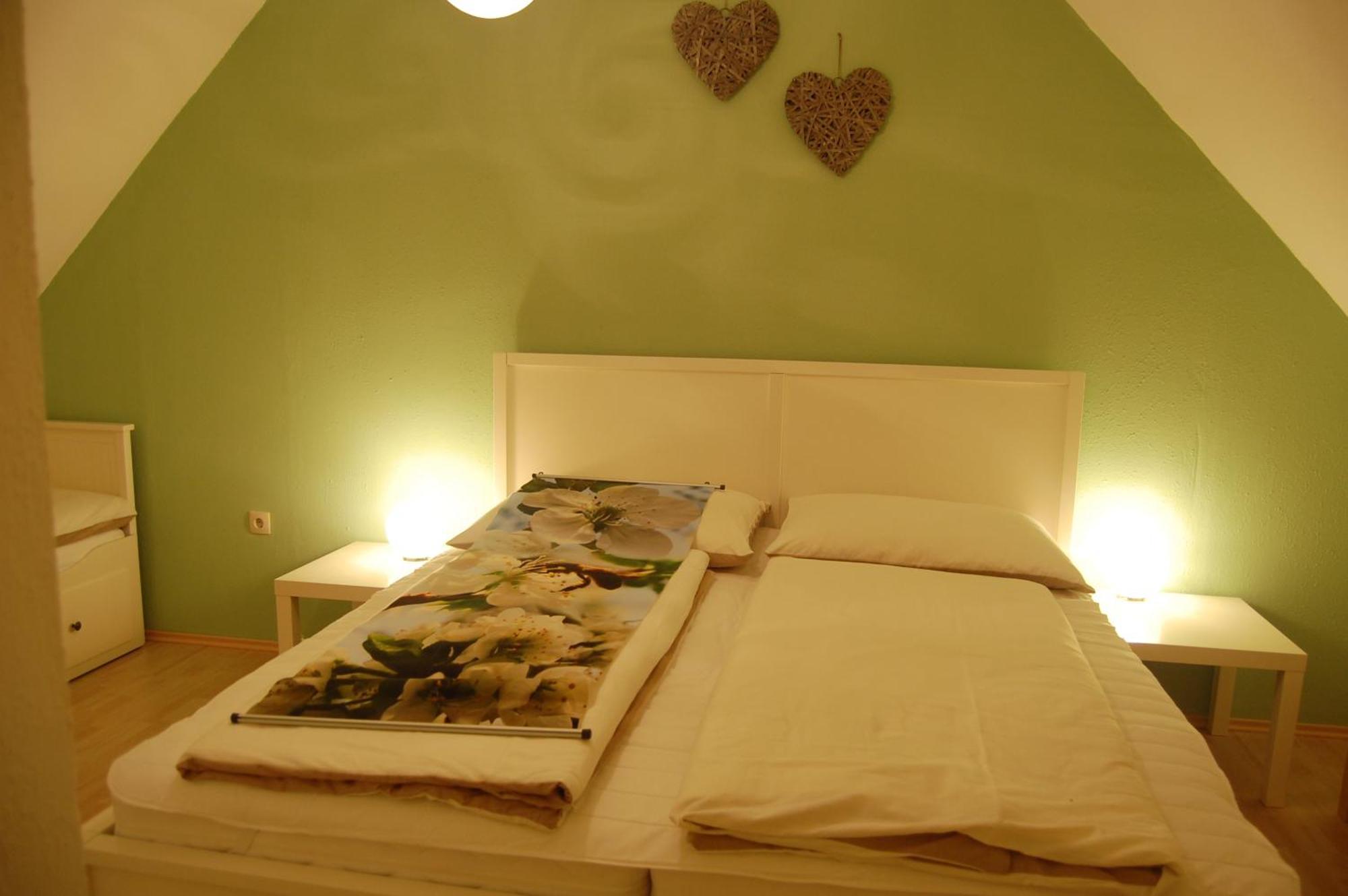 Hofgassl Zentgraf Bed & Breakfast Moerbisch Am See Exterior photo
