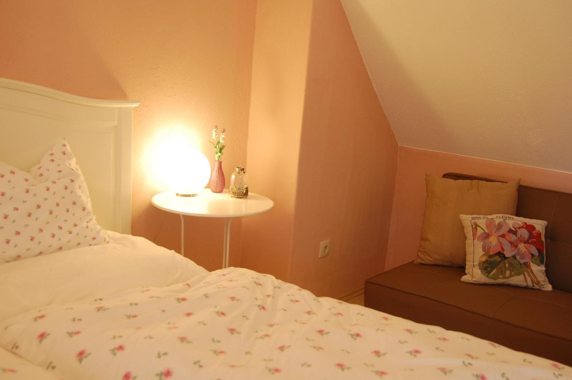 Hofgassl Zentgraf Bed & Breakfast Moerbisch Am See Exterior photo