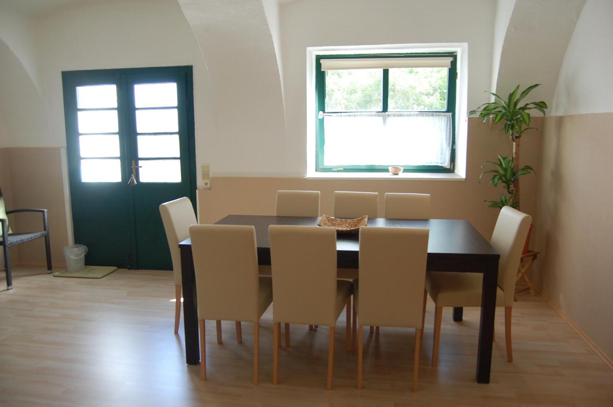 Hofgassl Zentgraf Bed & Breakfast Moerbisch Am See Exterior photo