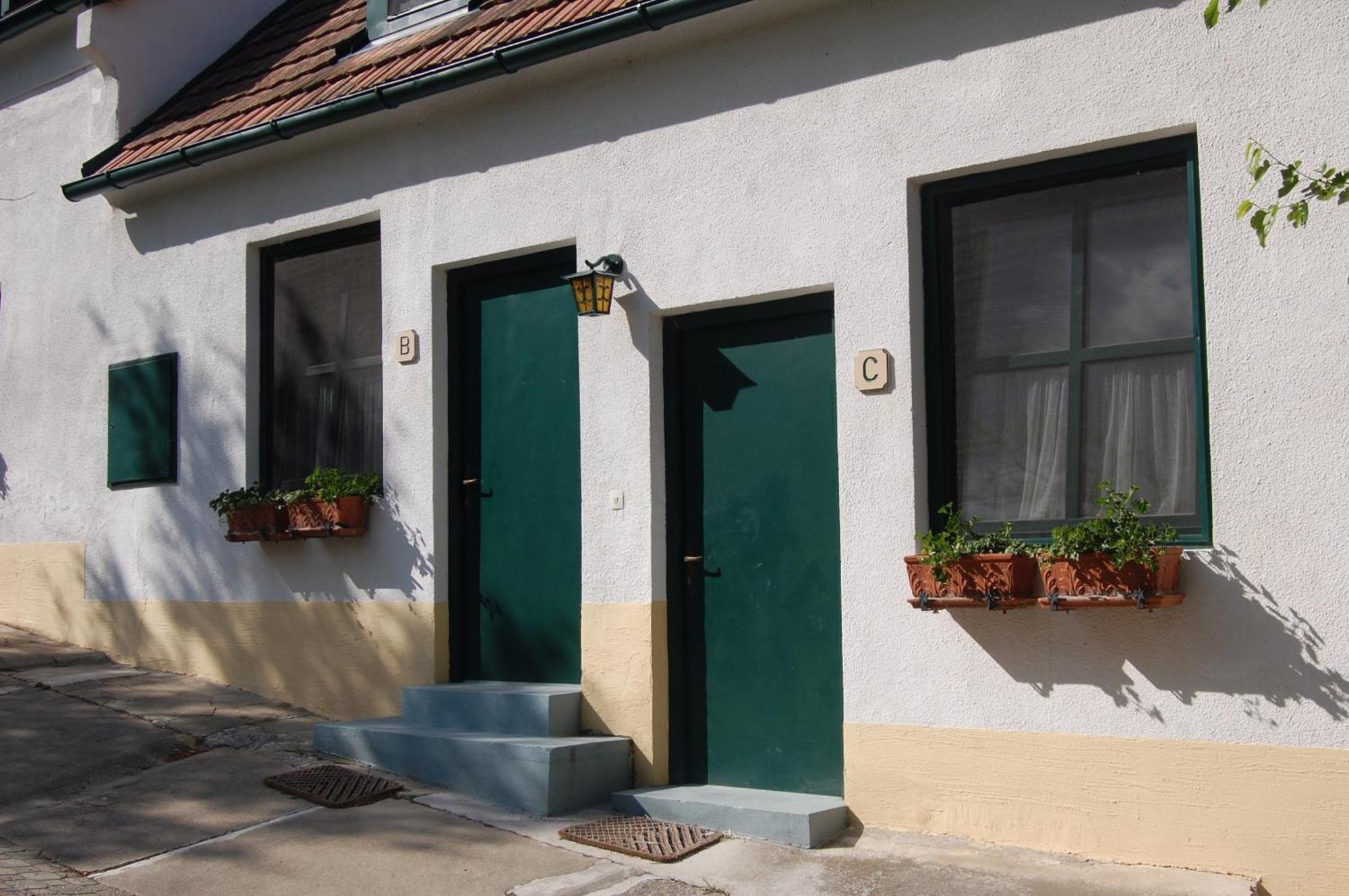 Hofgassl Zentgraf Bed & Breakfast Moerbisch Am See Exterior photo